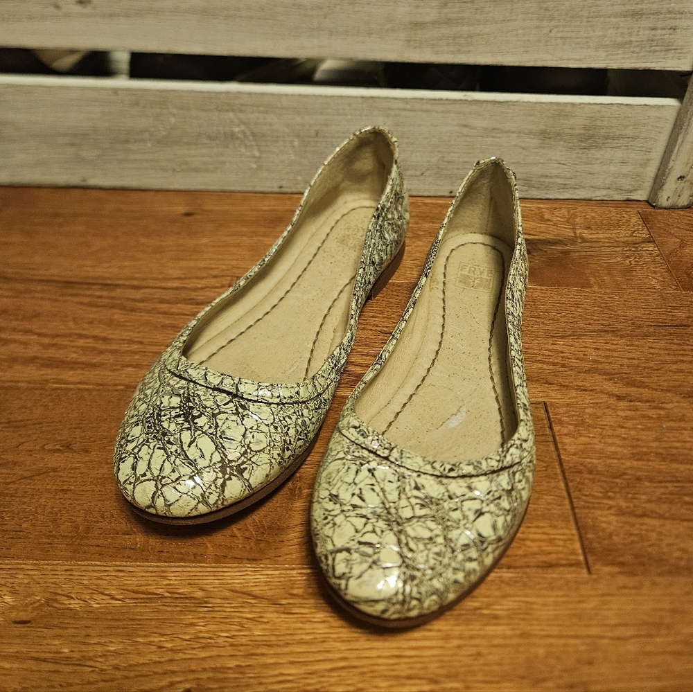 Frye Beige Patterned Women's Flats